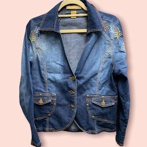 Denim d Gree denim jacket embroidered sleeves long sleeves 3 button front Size 6